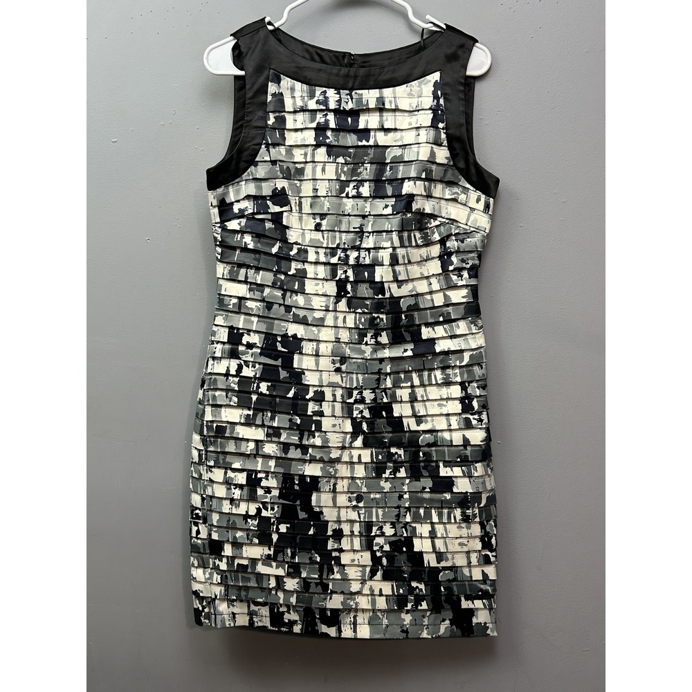 Sandra Darren Dress Womens 10 Black White Gray Abstract Tiered Pleated Sheath